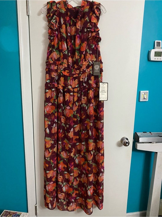 Vince Camuto Dresses & Skirts - NWT Vince Camuto Floral Tiered Maxi Dress in Burgundy, Orange and Green